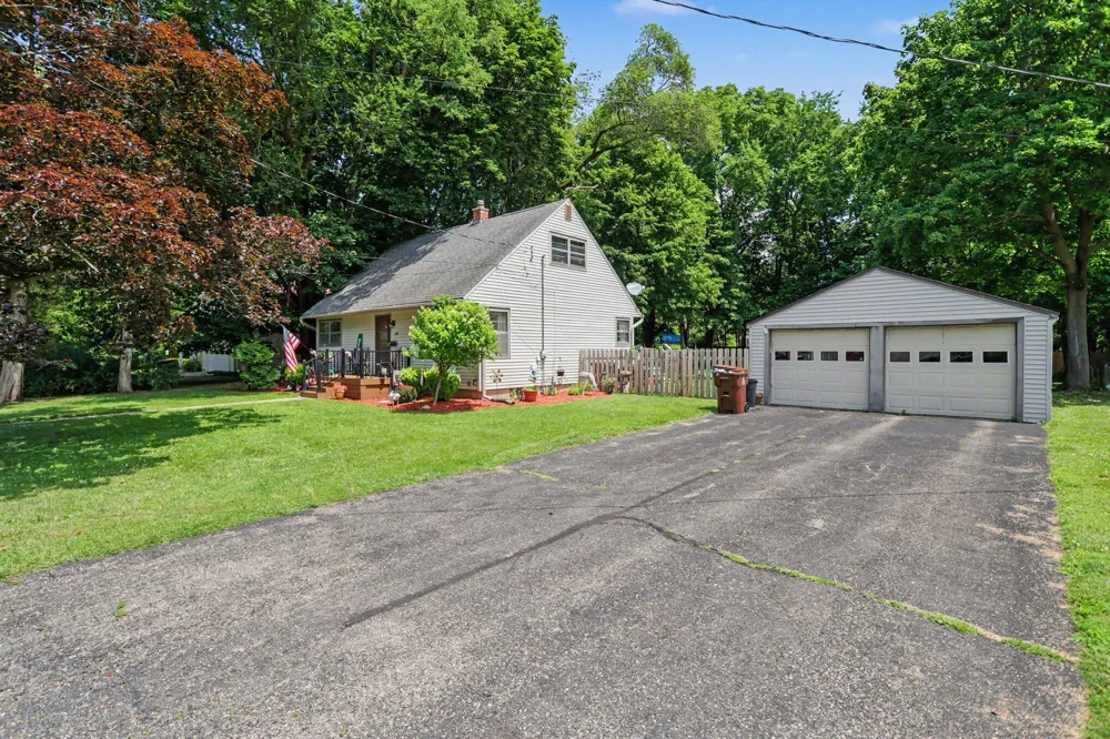 548 Linden Street Marshall, MI 49068