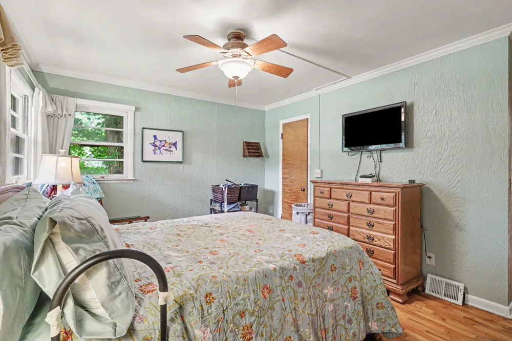 548 Linden Street Marshall, MI 49068