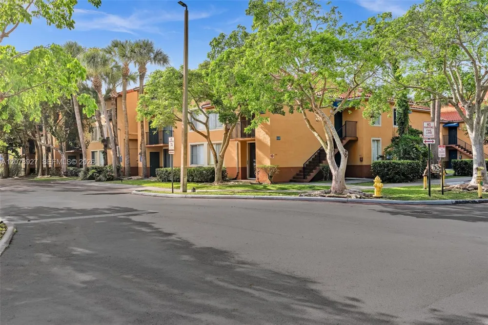 10765 Cleary Blvd #104 Plantation, FL 33324