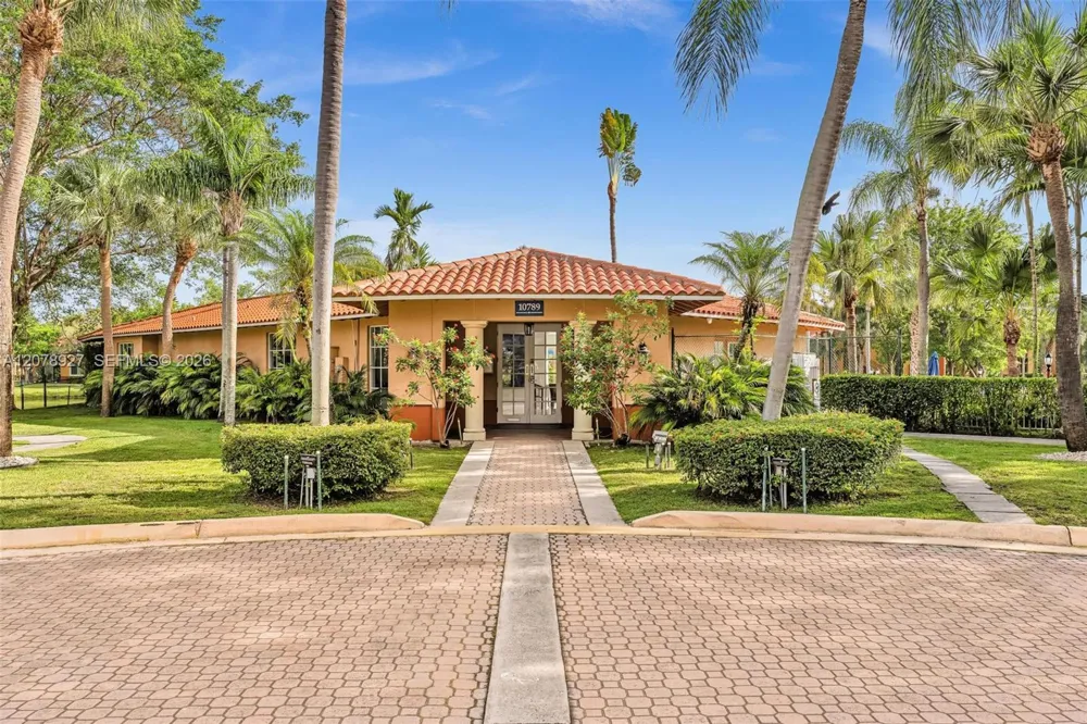 10765 Cleary Blvd #104 Plantation, FL 33324