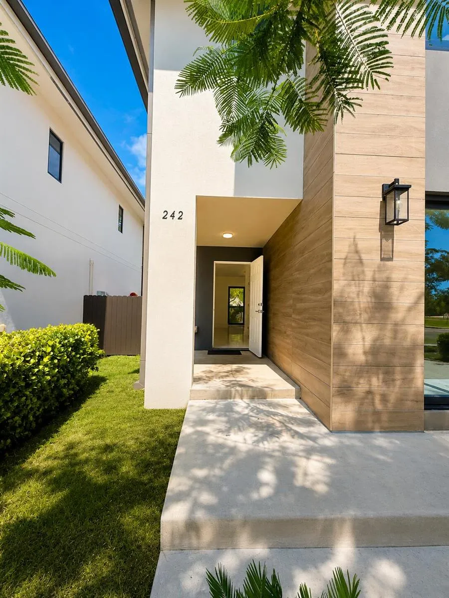 242 NW 11TH COURT Florida City, FL 33034