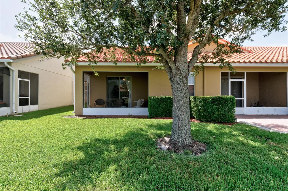 6380 OXFORD CIRCLE #104D Vero Beach, FL 32966