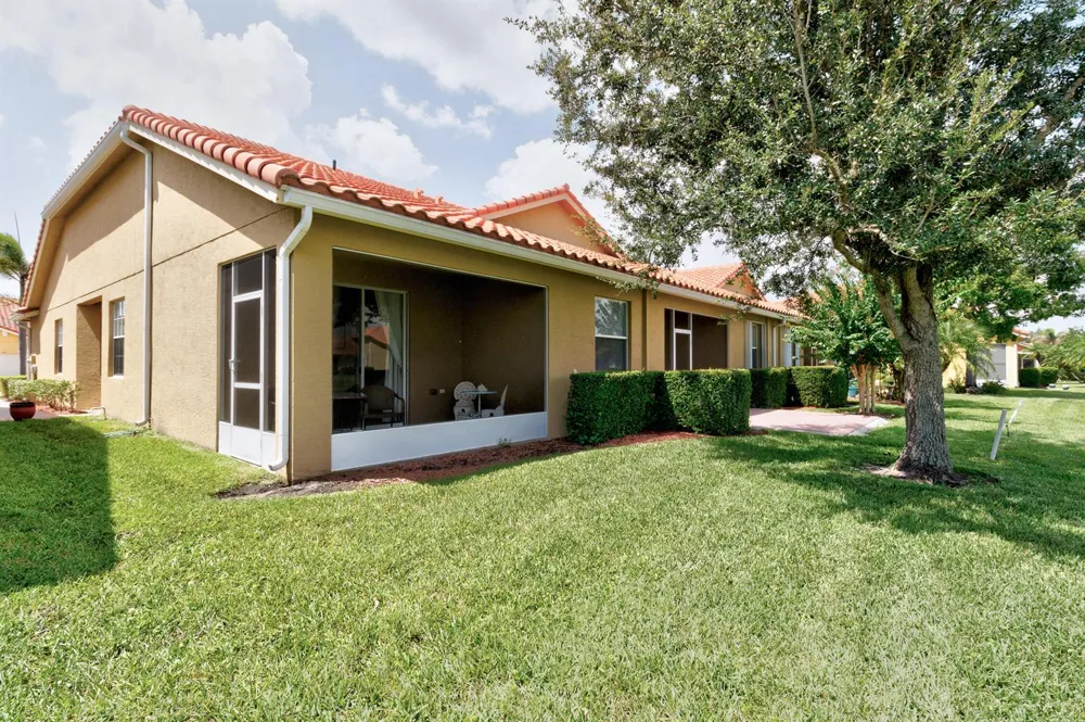 6380 OXFORD CIRCLE #104D Vero Beach, FL 32966