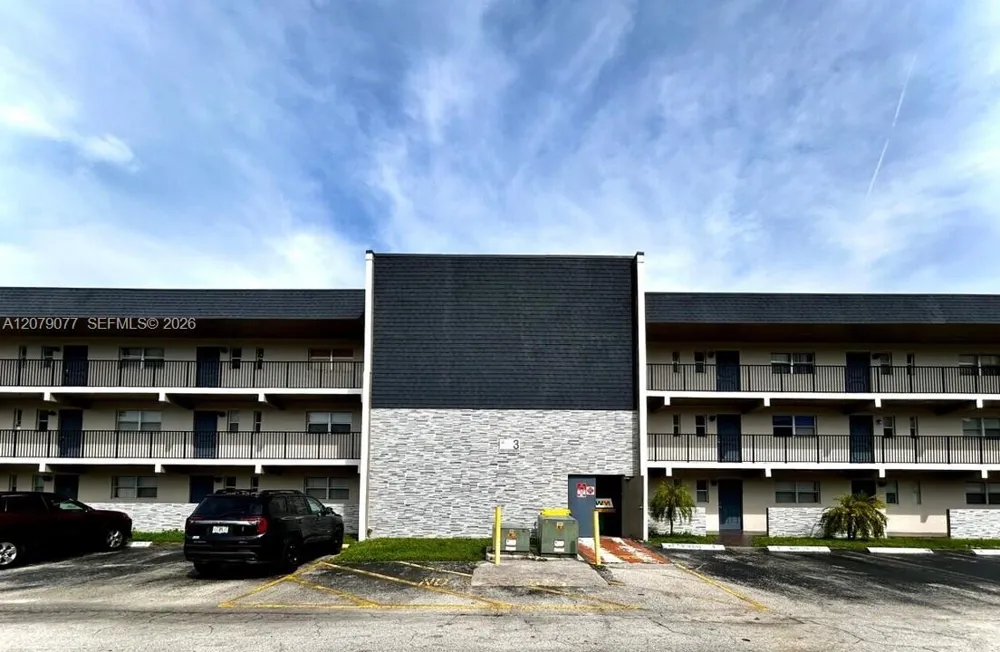 8020 Colony Cir N #202 Tamarac, FL 33321