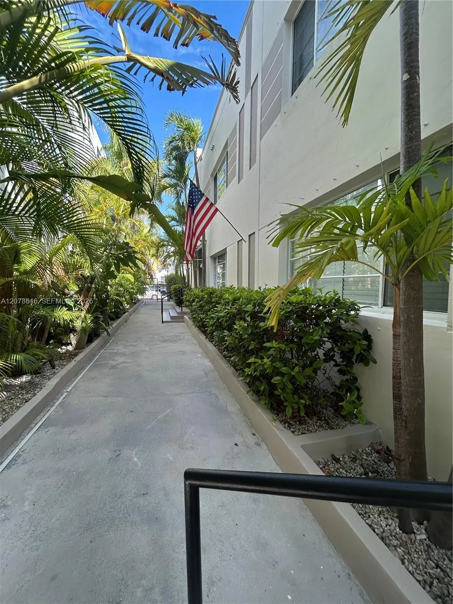 345 collins ave #4 Miami Beach, FL 33139