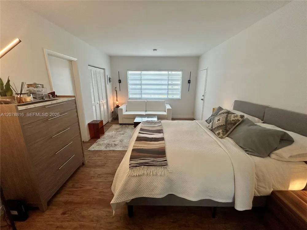 345 collins ave #4 Miami Beach, FL 33139