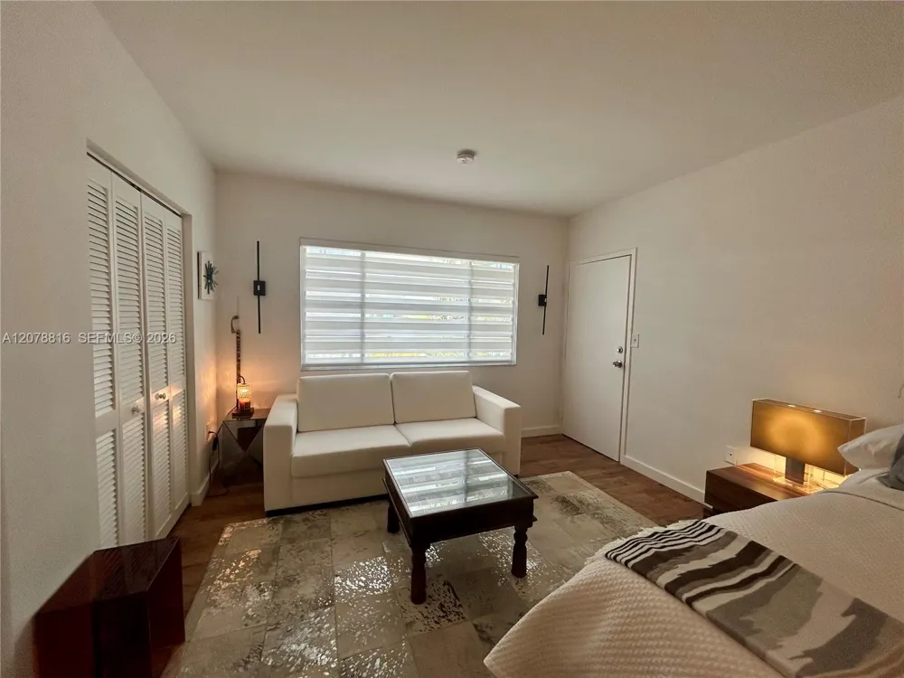 345 collins ave #4 Miami Beach, FL 33139