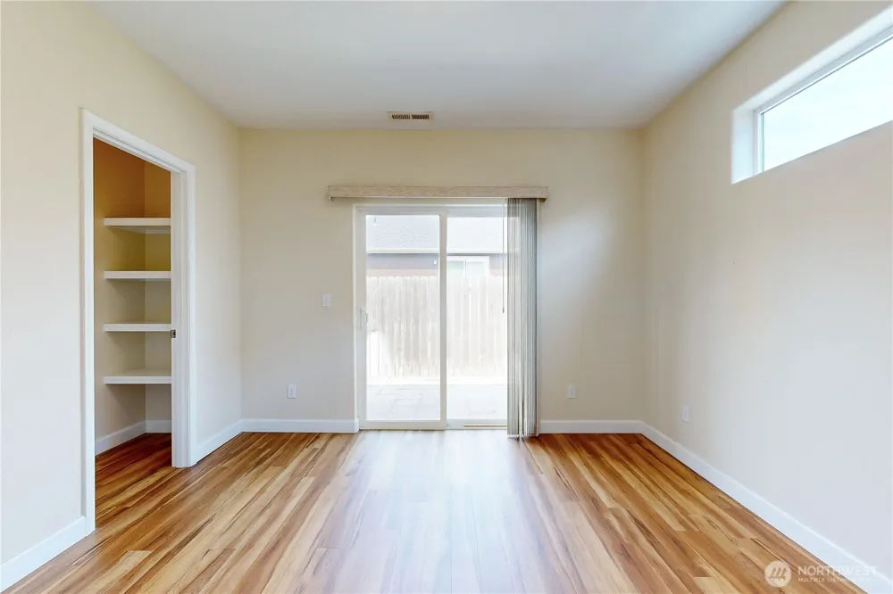 1212 SW Carver Street College Place, WA 99324