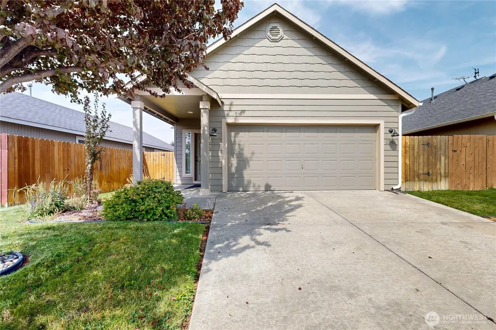1212 SW Carver Street College Place, WA 99324