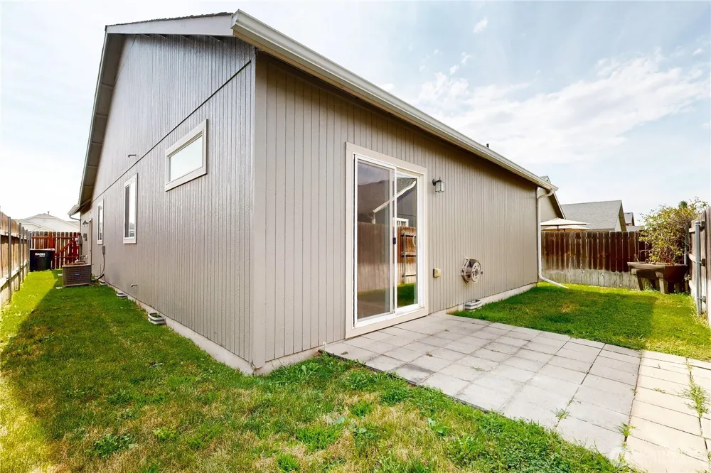 1212 SW Carver Street College Place, WA 99324