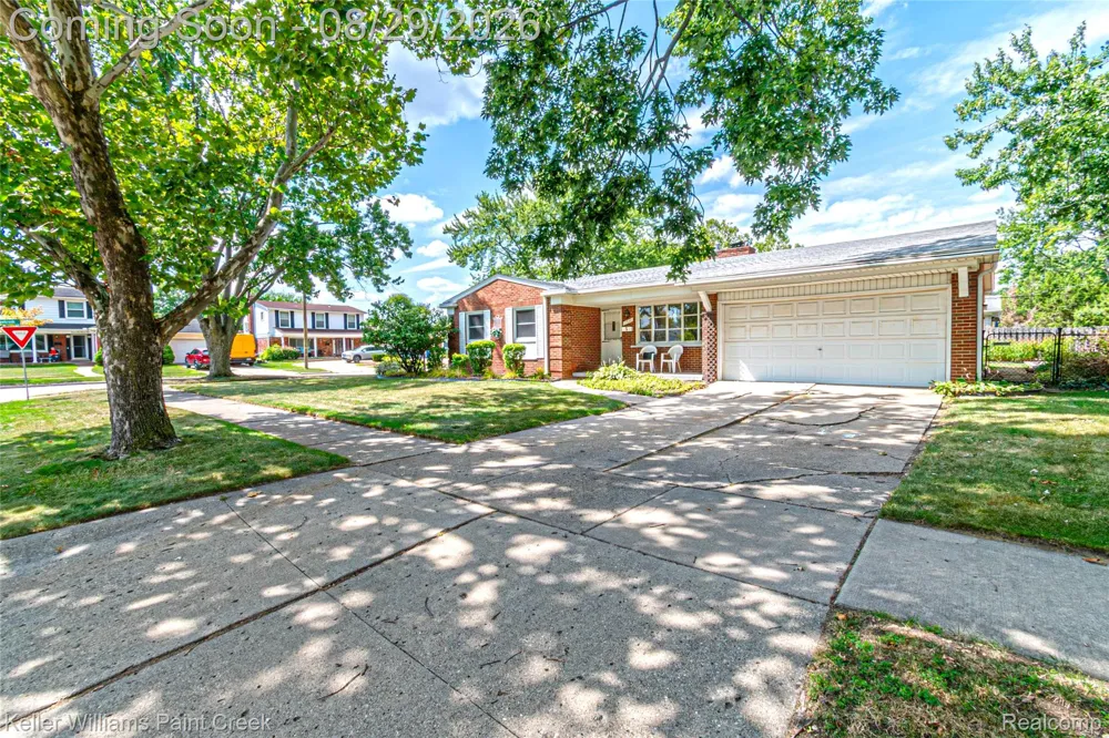 11534 Briarcliff Drive Warren City, MI 48093
