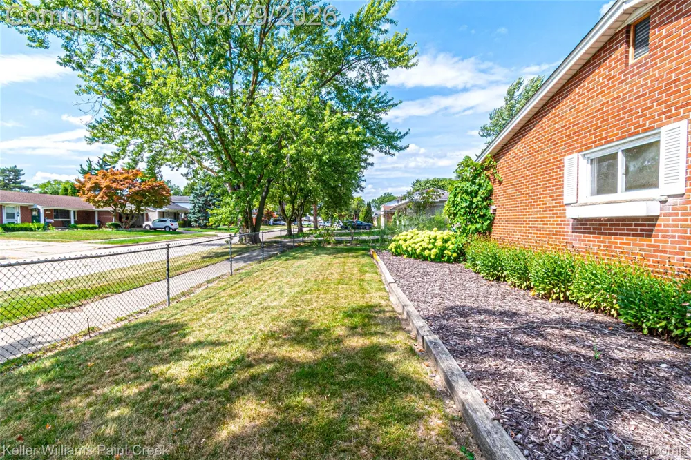 11534 Briarcliff Drive Warren City, MI 48093