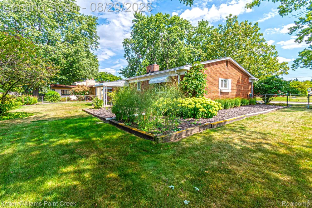 11534 Briarcliff Drive Warren City, MI 48093