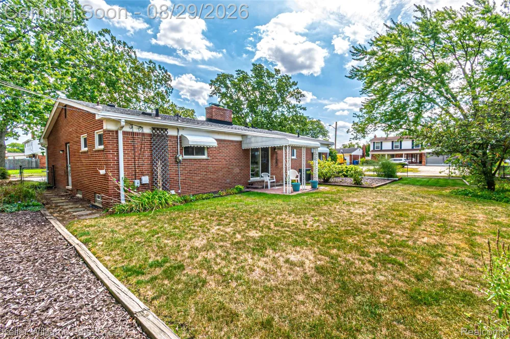 11534 Briarcliff Drive Warren City, MI 48093