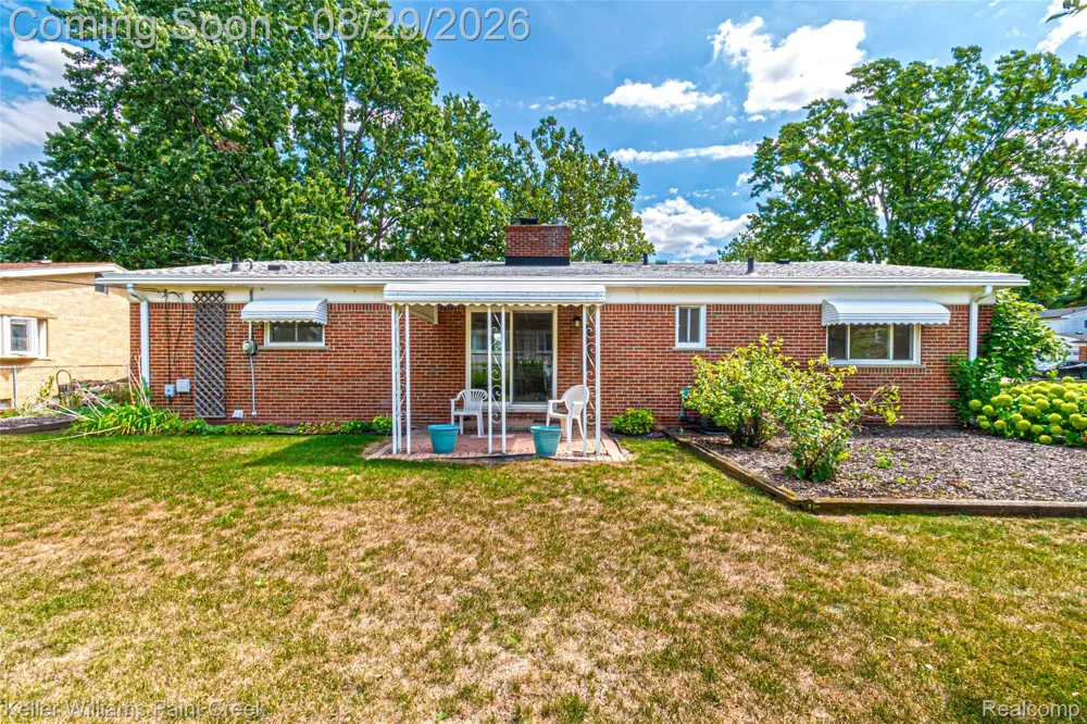 11534 Briarcliff Drive Warren City, MI 48093