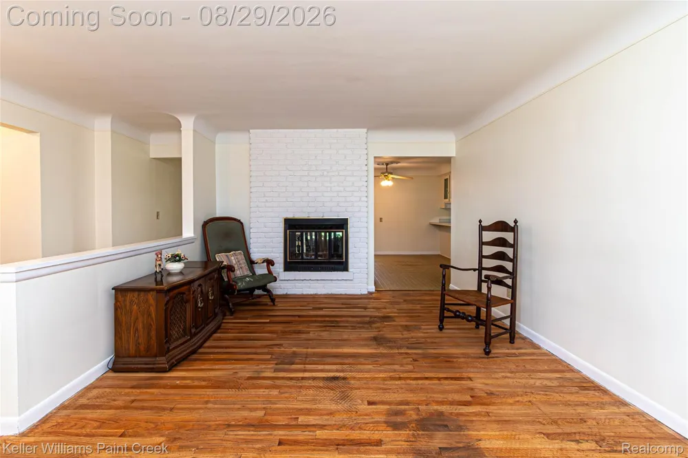 11534 Briarcliff Drive Warren City, MI 48093