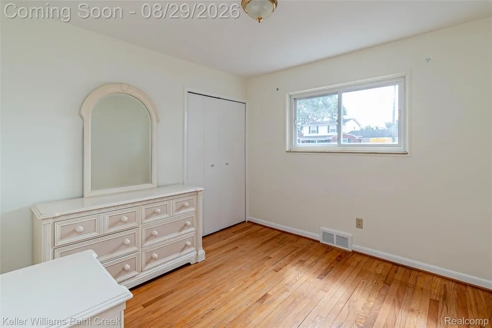 11534 Briarcliff Drive Warren City, MI 48093