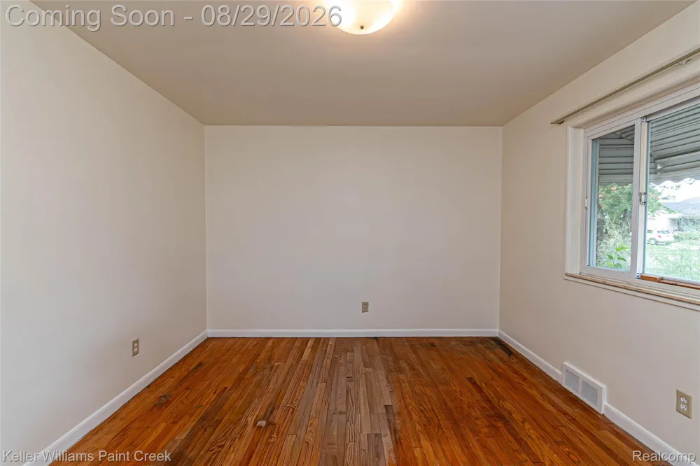 11534 Briarcliff Drive Warren City, MI 48093