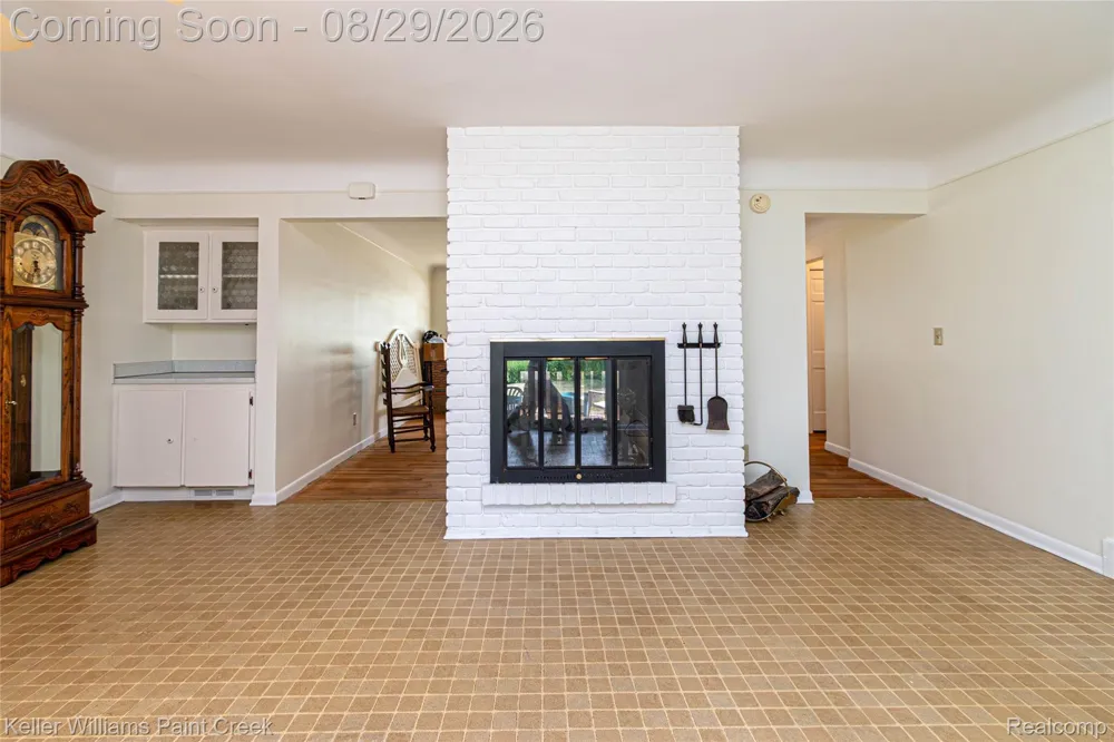 11534 Briarcliff Drive Warren City, MI 48093