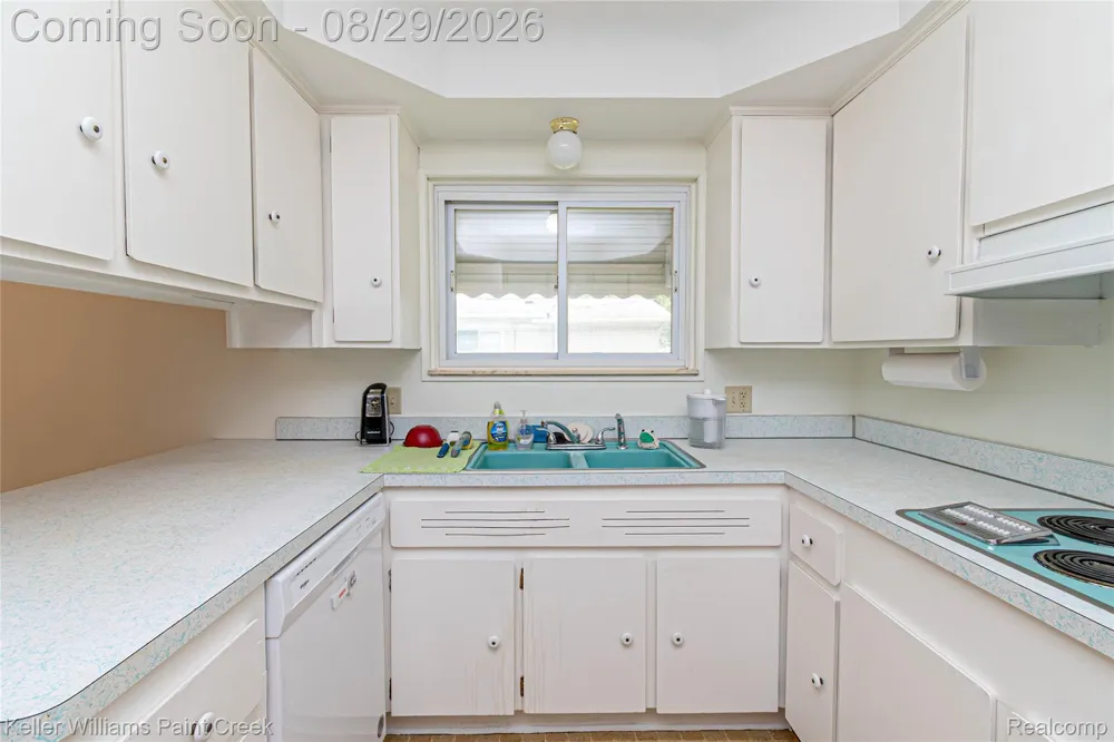 11534 Briarcliff Drive Warren City, MI 48093
