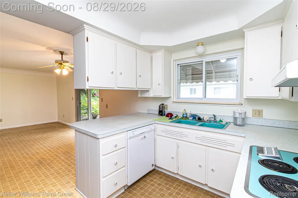 11534 Briarcliff Drive Warren City, MI 48093