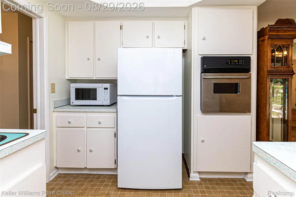 11534 Briarcliff Drive Warren City, MI 48093
