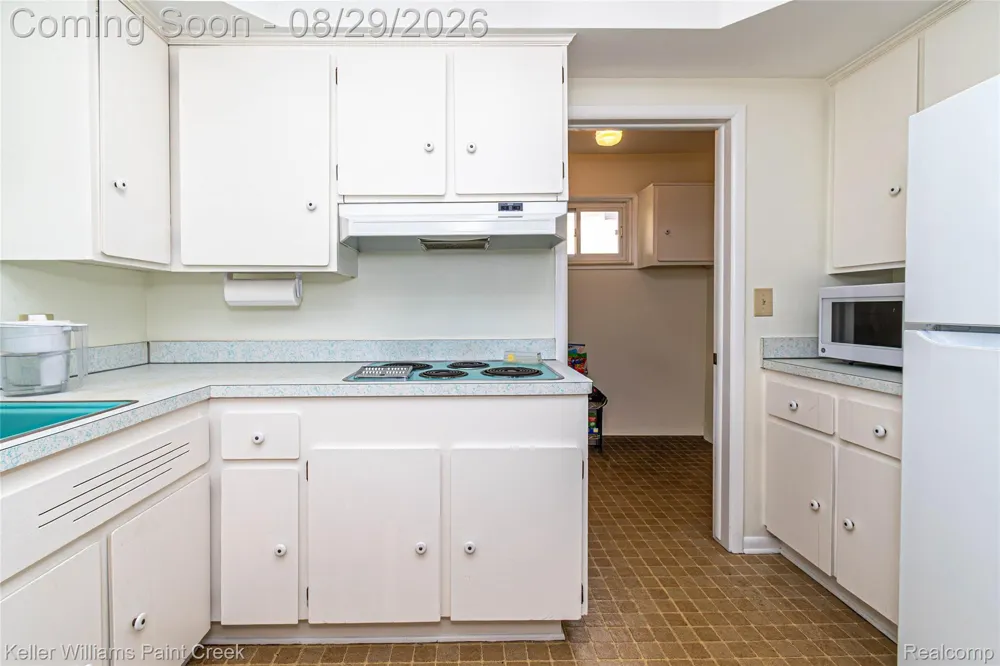 11534 Briarcliff Drive Warren City, MI 48093