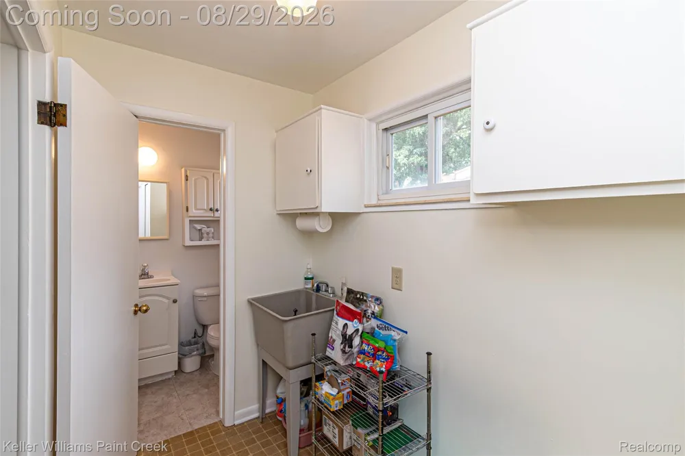 11534 Briarcliff Drive Warren City, MI 48093
