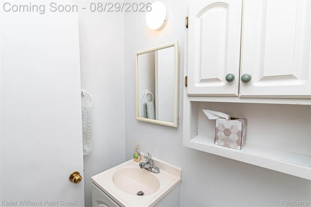11534 Briarcliff Drive Warren City, MI 48093
