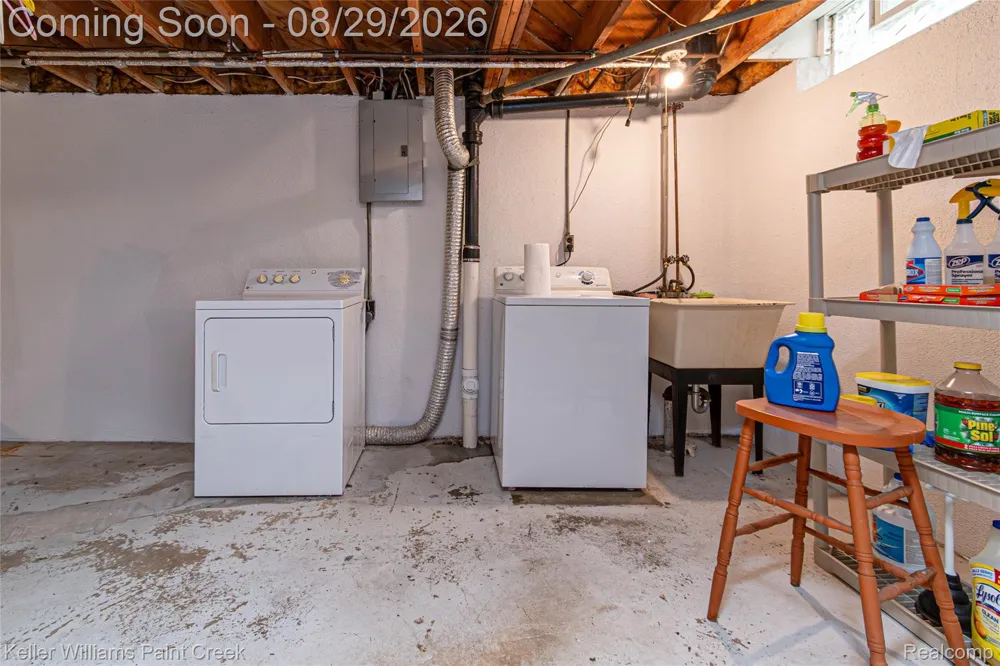 11534 Briarcliff Drive Warren City, MI 48093