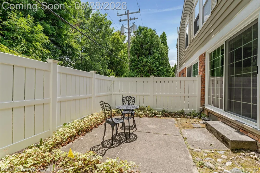 20928 E Glen Haven Circle Novi City, MI 48167