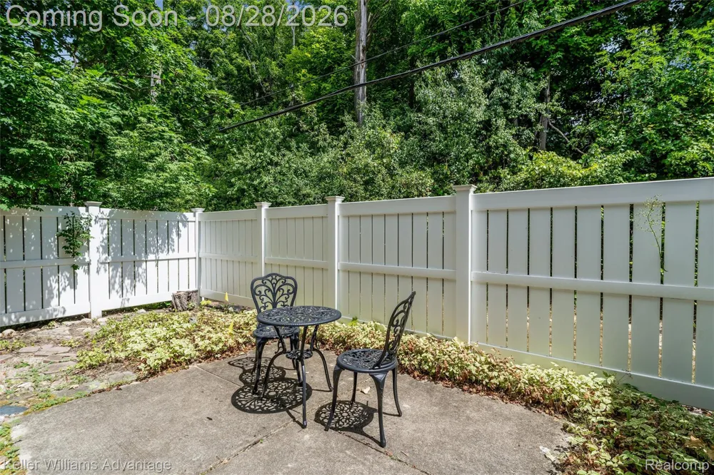20928 E Glen Haven Circle Novi City, MI 48167