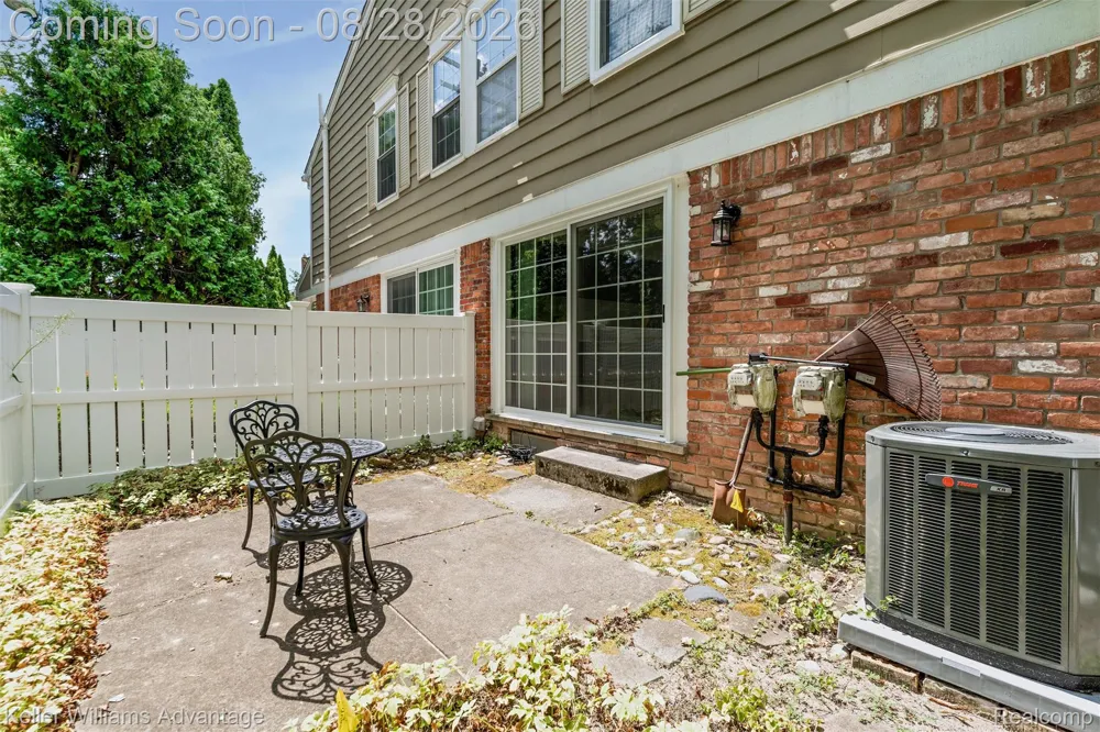 20928 E Glen Haven Circle Novi City, MI 48167
