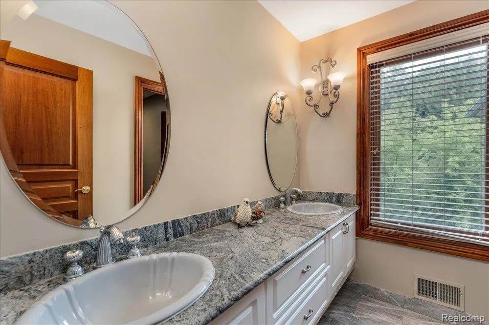 3543 Cedar Brook Drive Rochester Hills City, MI 48309