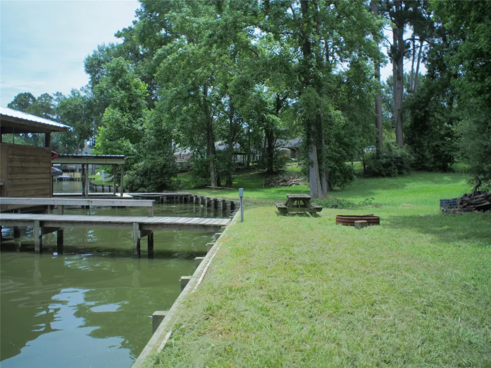 462 Lakefront Drive Onalaska, TX 77360