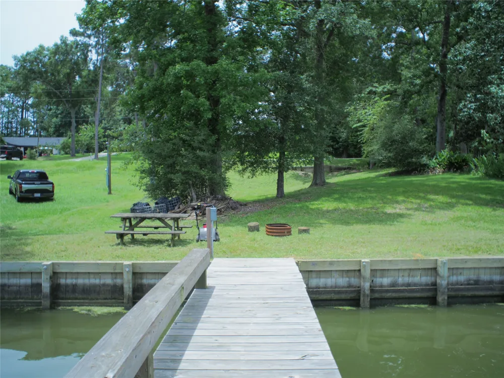 462 Lakefront Drive Onalaska, TX 77360