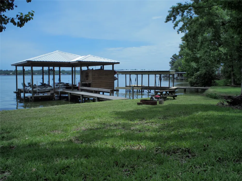 462 Lakefront Drive Onalaska, TX 77360