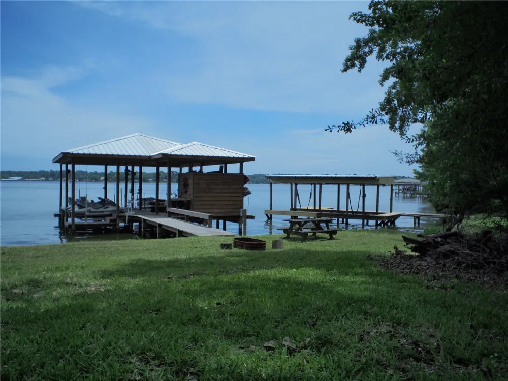 462 Lakefront Drive Onalaska, TX 77360