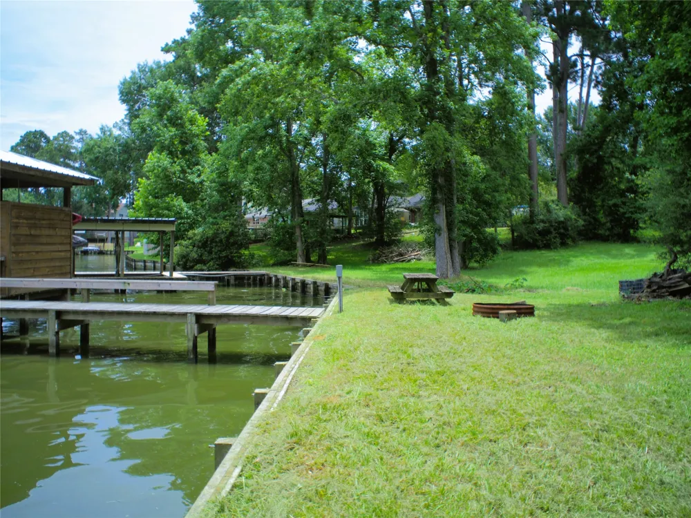 462 Lakefront Drive Onalaska, TX 77360