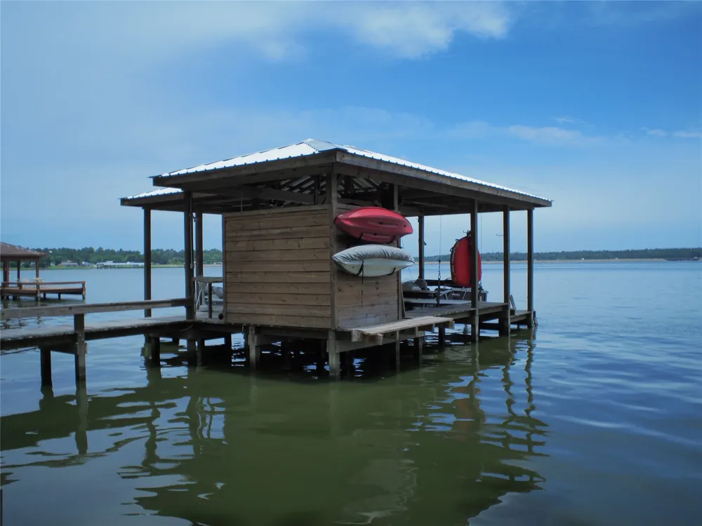 462 Lakefront Drive Onalaska, TX 77360