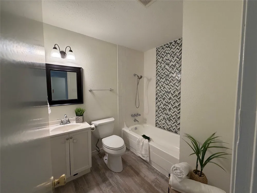 1332 Cherry Hill Lane Lewisville, TX 75067