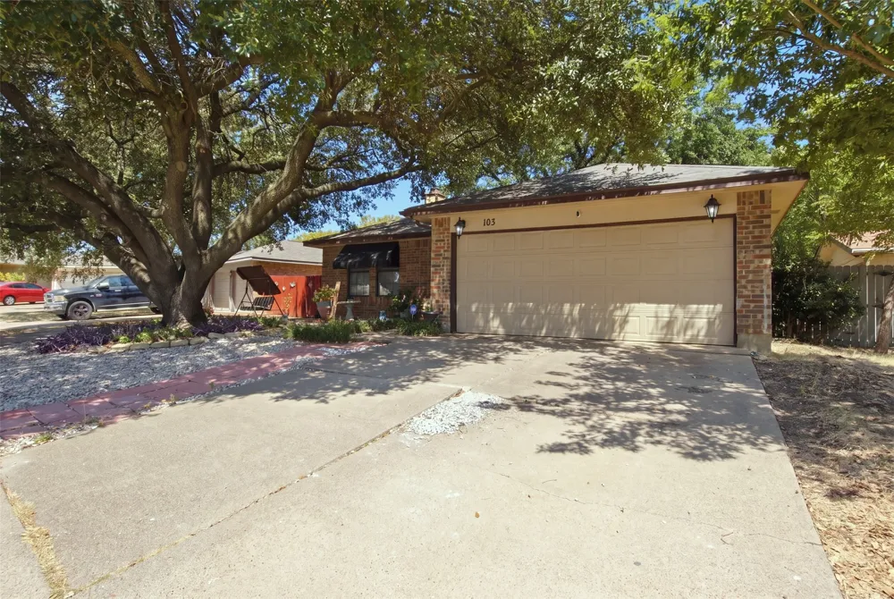 103 Caprock Drive Arlington, TX 76018