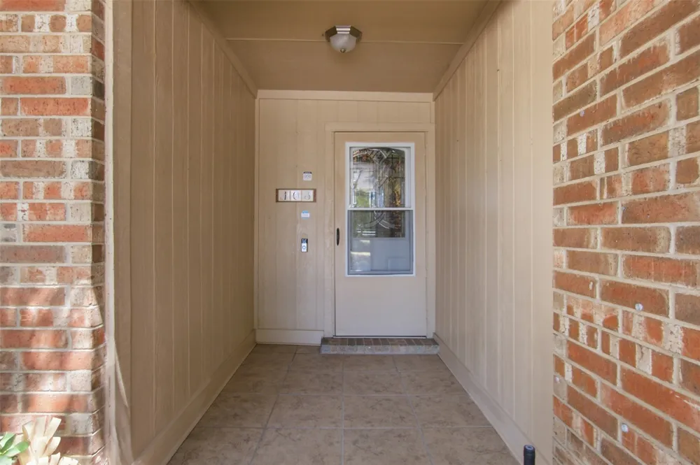 103 Caprock Drive Arlington, TX 76018