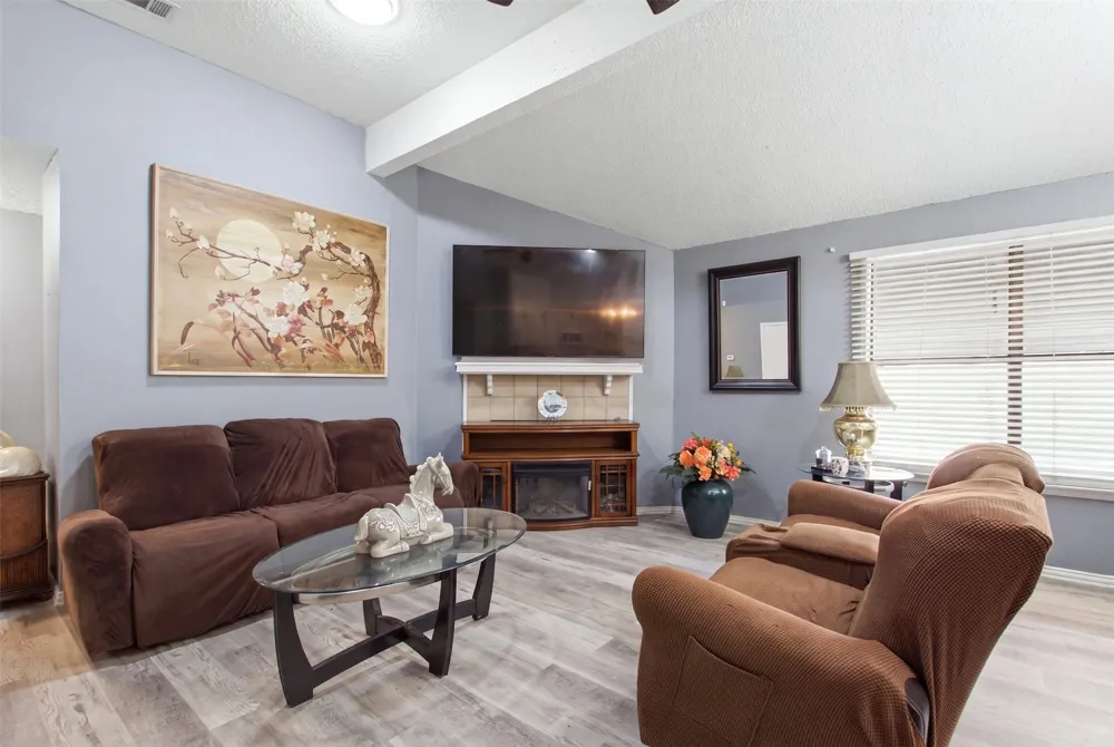 103 Caprock Drive Arlington, TX 76018
