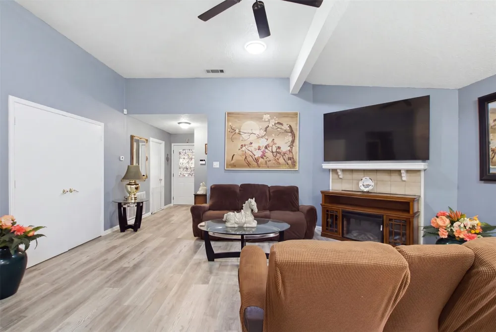 103 Caprock Drive Arlington, TX 76018