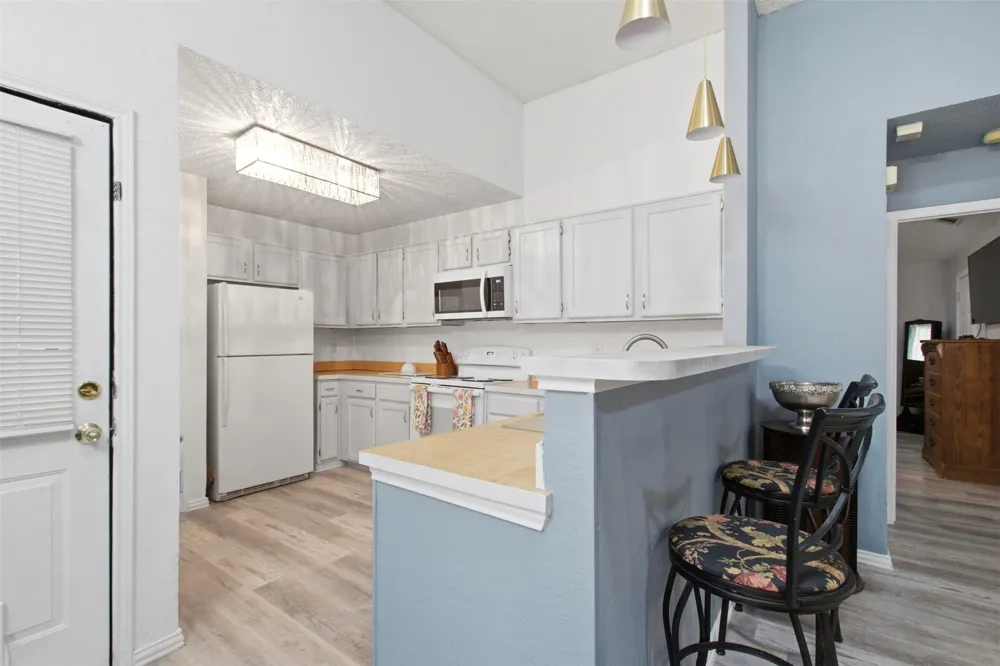 103 Caprock Drive Arlington, TX 76018