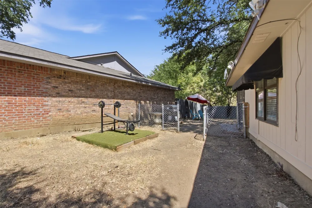 103 Caprock Drive Arlington, TX 76018