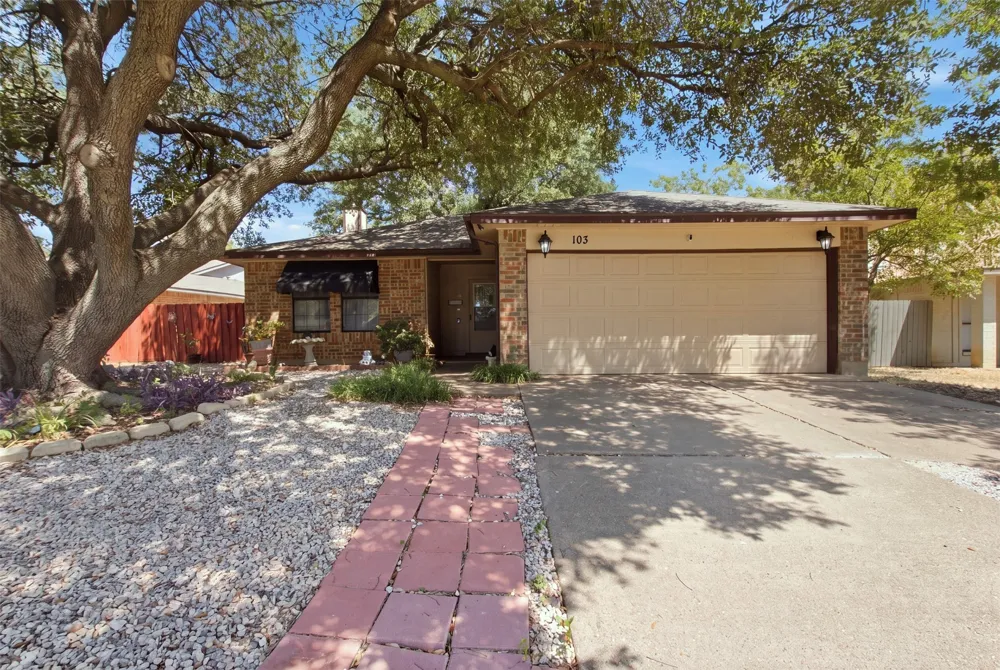 103 Caprock Drive Arlington, TX 76018