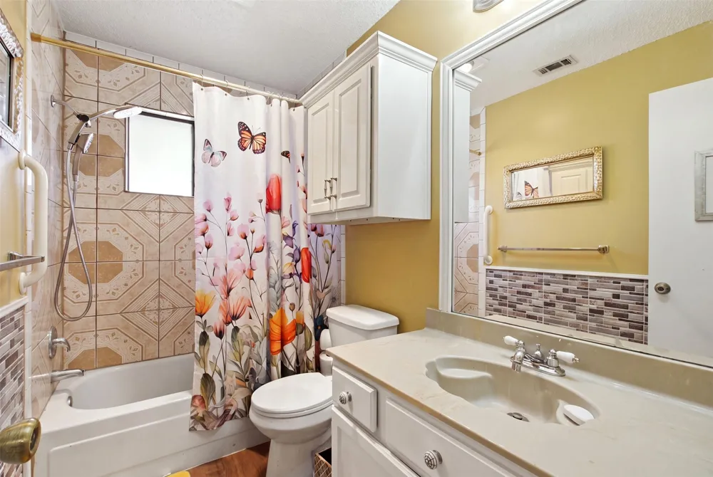 103 Caprock Drive Arlington, TX 76018