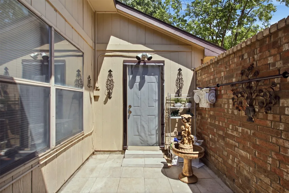 103 Caprock Drive Arlington, TX 76018